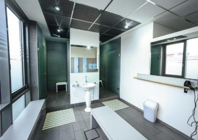 ein weiterer Duschraum von Medifit Therapiezentrum in Köln-Rodenkirchen